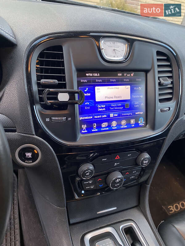 Седан Chrysler 300C 2016 в Киеве