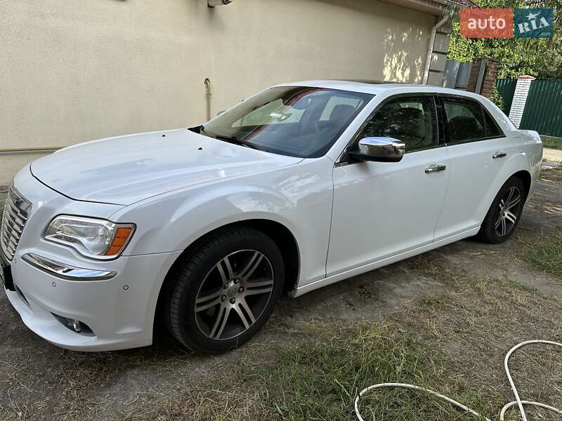 Седан Chrysler 300C 2011 в Киеве