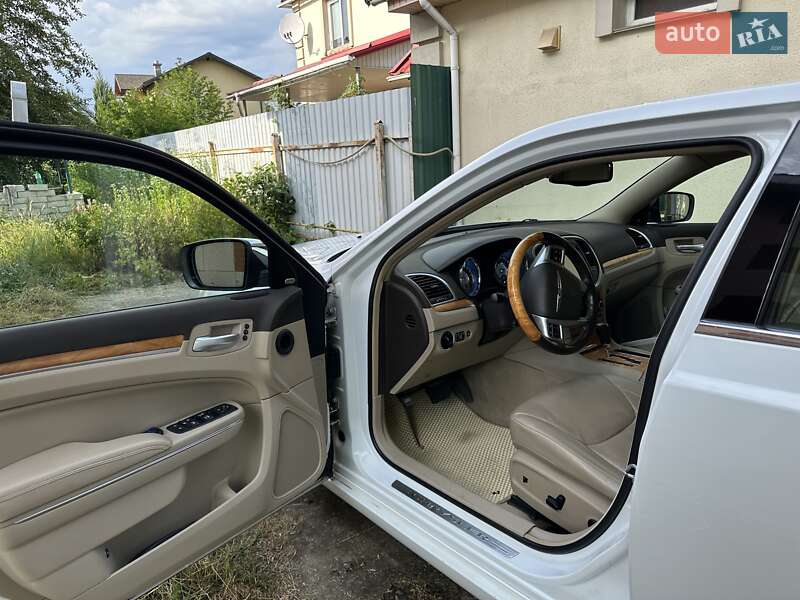 Седан Chrysler 300C 2011 в Киеве