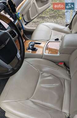 Седан Chrysler 300C 2013 в 