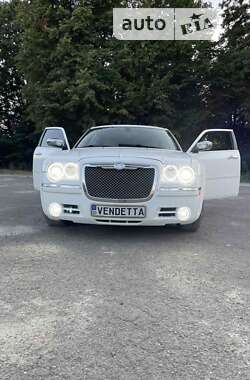 Седан Chrysler 300C 2006 в Почаєві