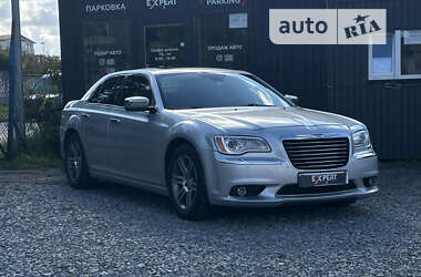 Седан Chrysler 300C 2012 в Львове