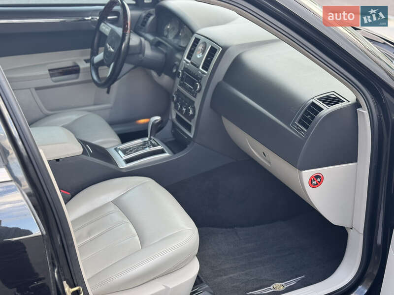 Седан Chrysler 300C 2006 в Днепре