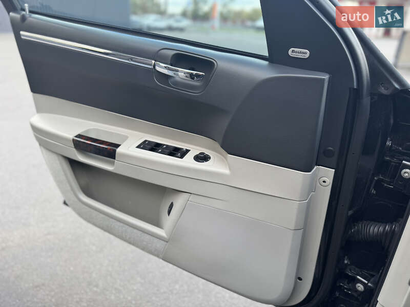 Седан Chrysler 300C 2006 в Днепре