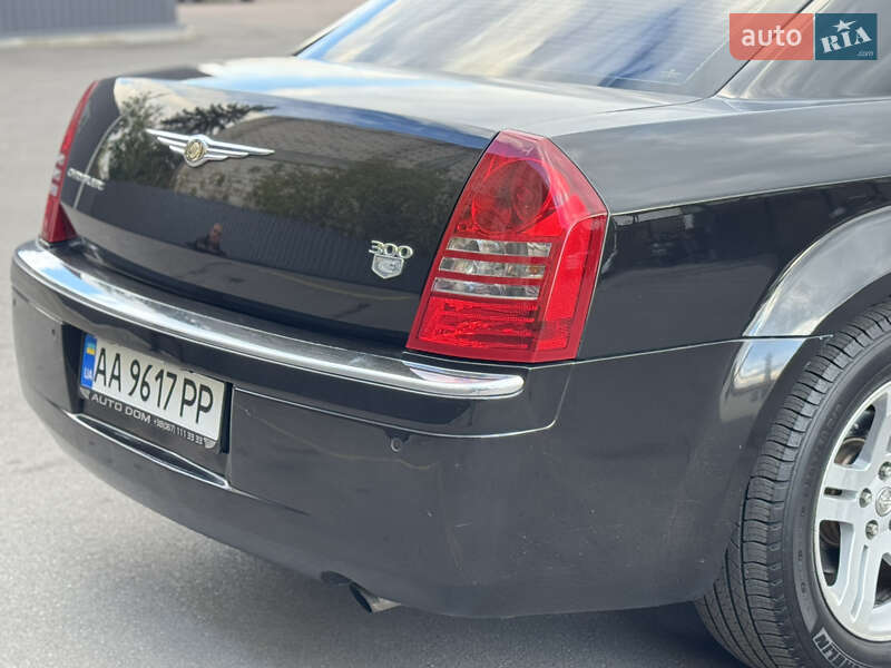Седан Chrysler 300C 2006 в Днепре