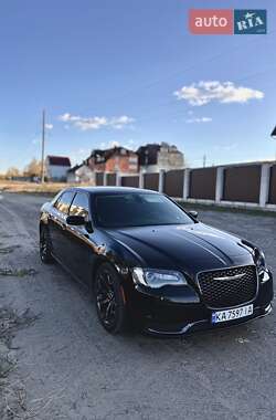 Седан Chrysler 300C 2019 в Киеве