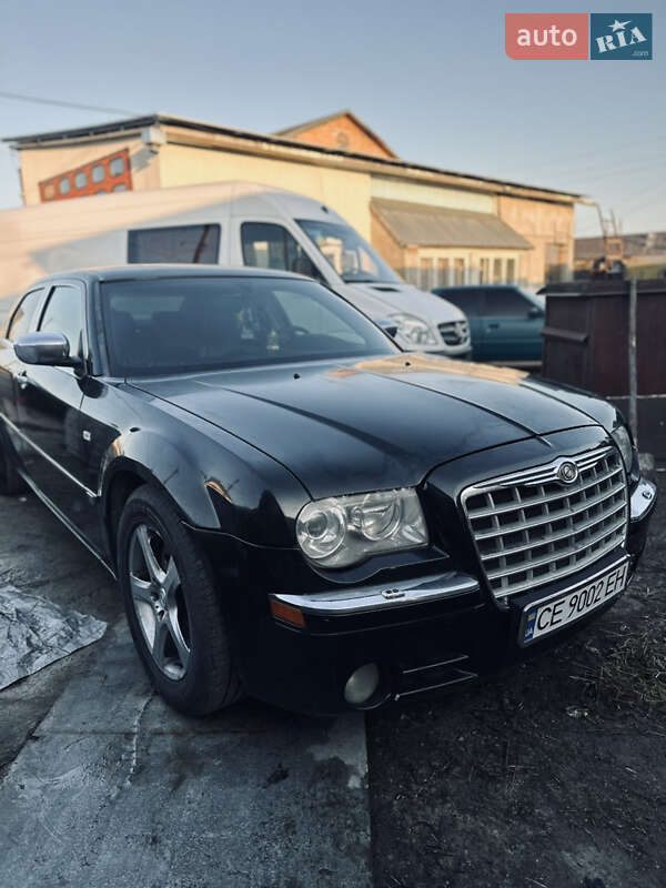 Седан Chrysler 300C 2005 в Буську