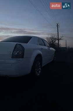 Хэтчбек Chrysler 300C 2005 в 