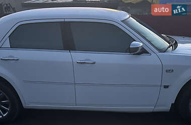 Хэтчбек Chrysler 300C 2005 в 