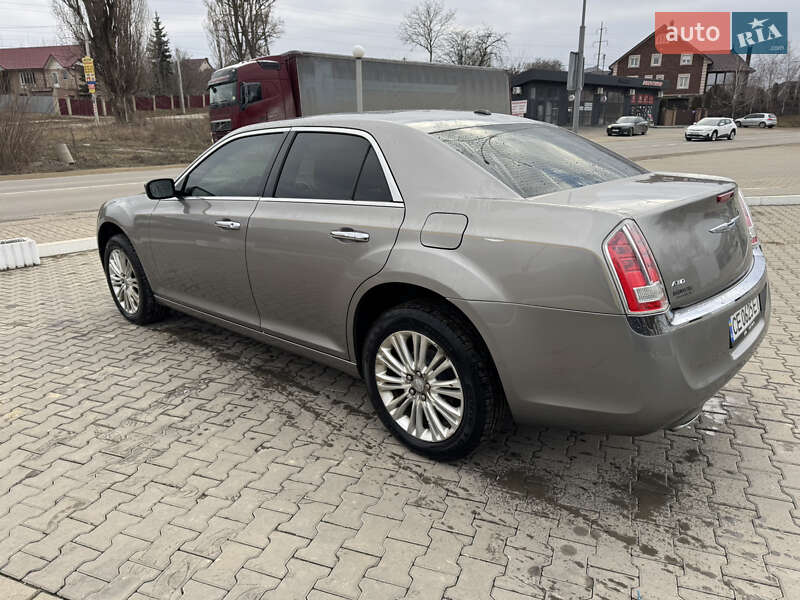 Седан Chrysler 300C 2014 в Черновцах