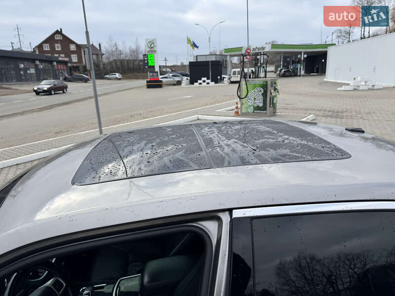 Седан Chrysler 300C 2014 в Черновцах