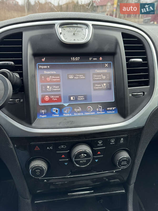 Седан Chrysler 300C 2014 в Черновцах