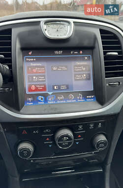 Седан Chrysler 300C 2014 в 
