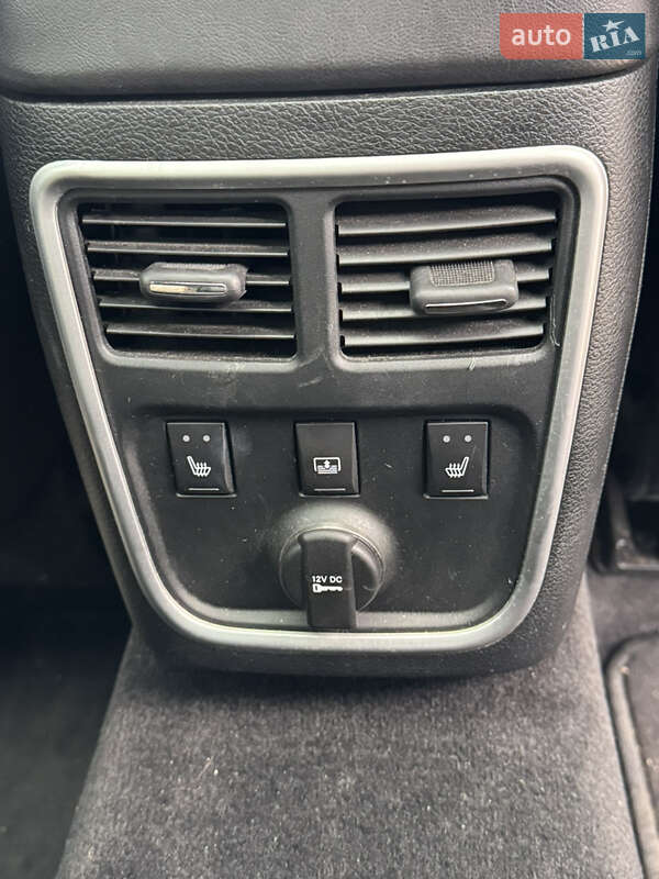 Седан Chrysler 300C 2014 в Черновцах