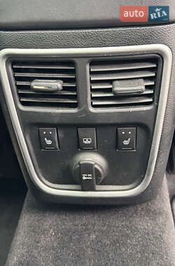 Седан Chrysler 300C 2014 в 