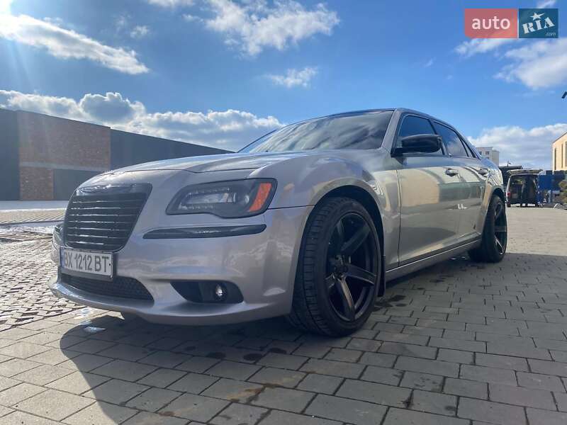 Седан Chrysler 300C 2012 в Хмельницком