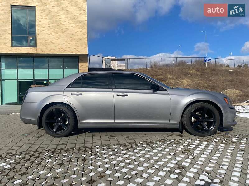 Седан Chrysler 300C 2012 в Хмельницком