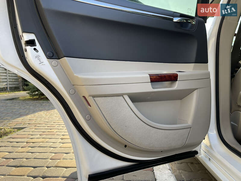 Седан Chrysler 300C 2006 в Киеве