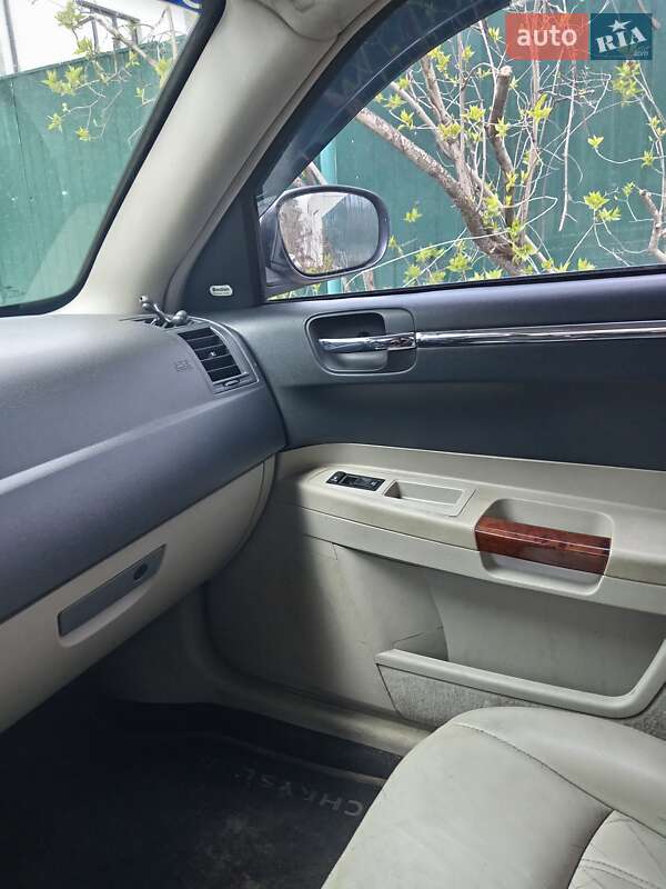 Седан Chrysler 300C 2006 в Ірпені
