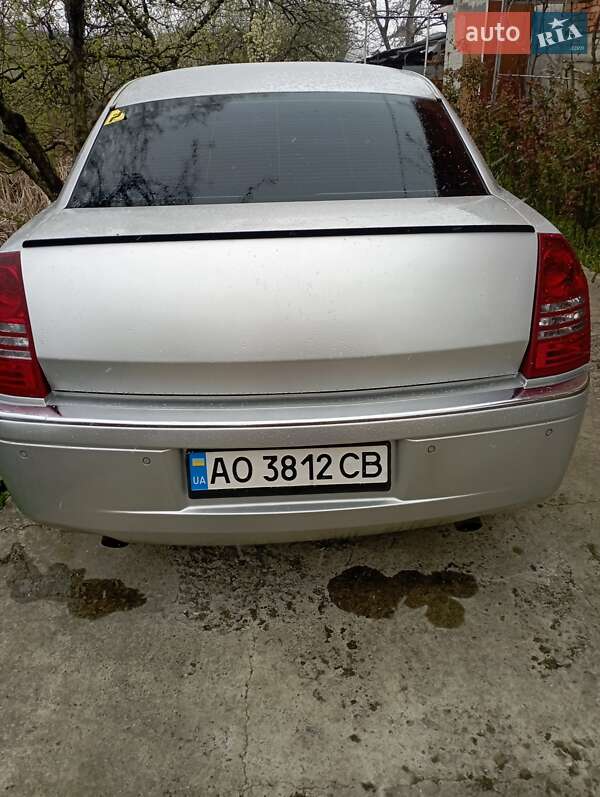 Седан Chrysler 300C 2005 в Виноградове