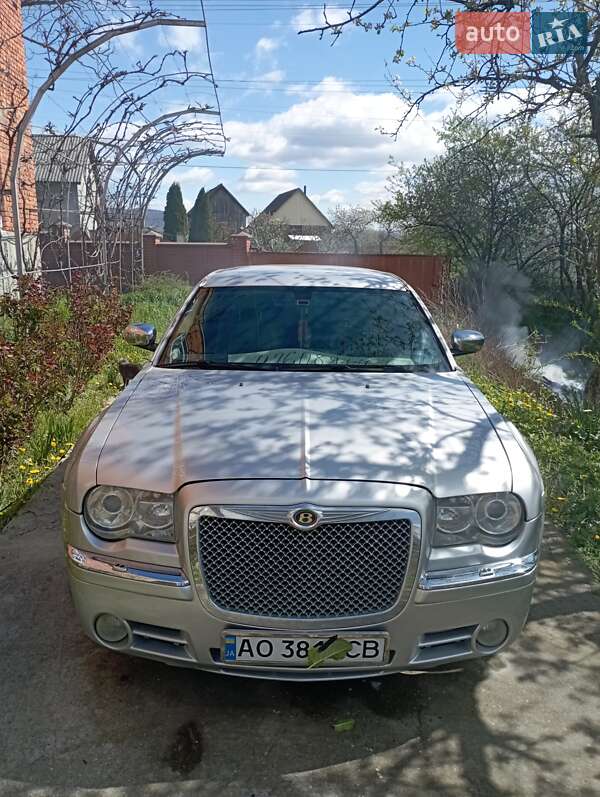 Седан Chrysler 300C 2005 в Виноградове