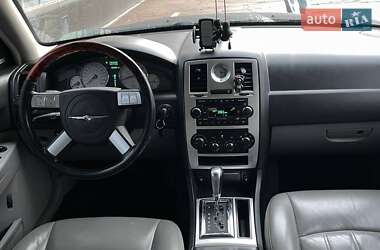 Седан Chrysler 300C 2005 в 
