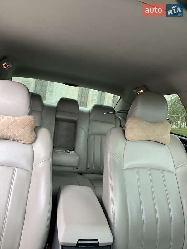 Седан Chrysler 300C 2005 в Черновцах