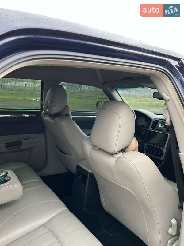 Седан Chrysler 300C 2005 в Черновцах