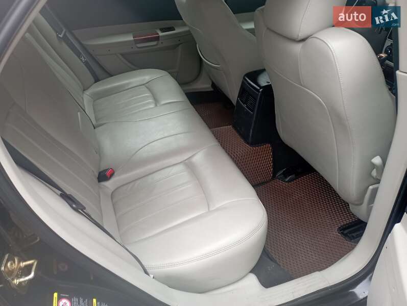 Седан Chrysler 300C 2006 в Дрогобичі