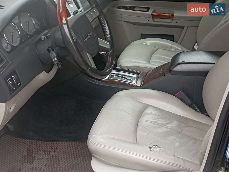 Седан Chrysler 300C 2006 в Дрогобичі