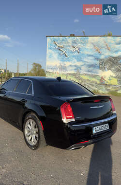 Седан Chrysler 300C 2016 в 