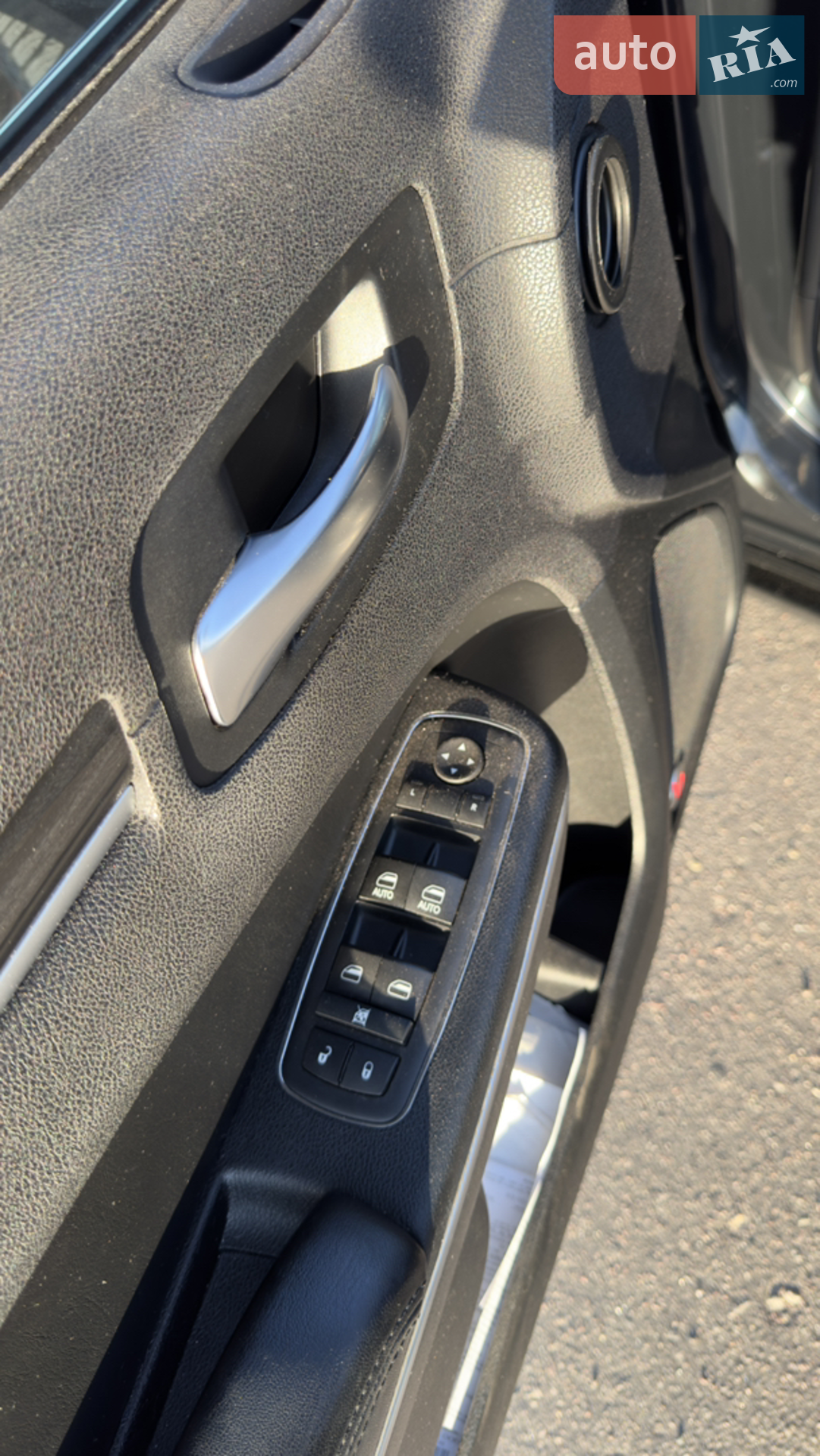 2016 Chrysler 300C - мініатюра 27