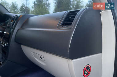 Седан Chrysler 300C 2006 в 