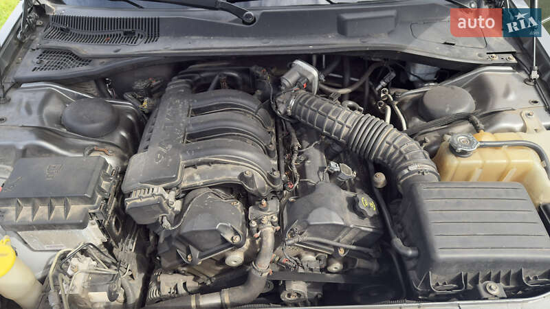 Седан Chrysler 300C 2006 в Звягеле