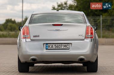 Седан Chrysler 300C 2012 в 