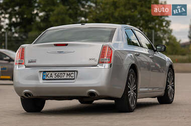 Седан Chrysler 300C 2012 в 