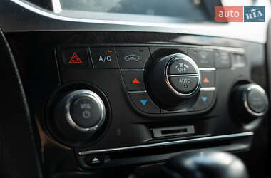 Седан Chrysler 300C 2012 в 