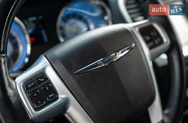 Седан Chrysler 300C 2012 в 