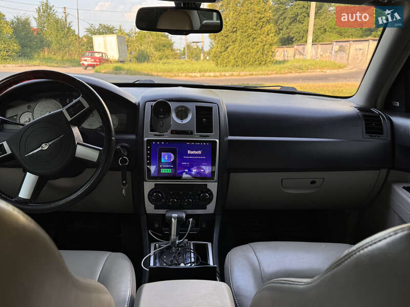 Седан Chrysler 300C 2007 в Львове