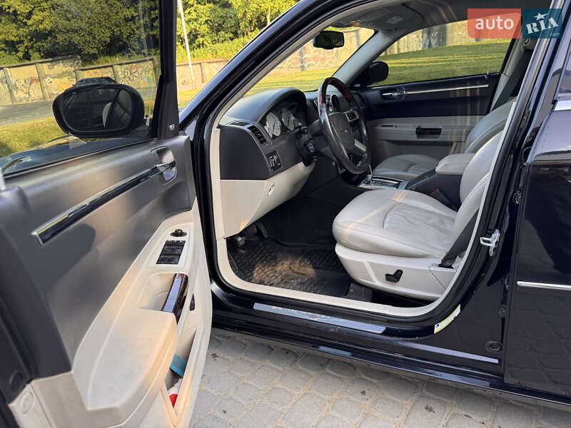 Седан Chrysler 300C 2007 в Львове