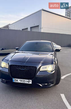 Седан Chrysler 300C 2017 в Киеве