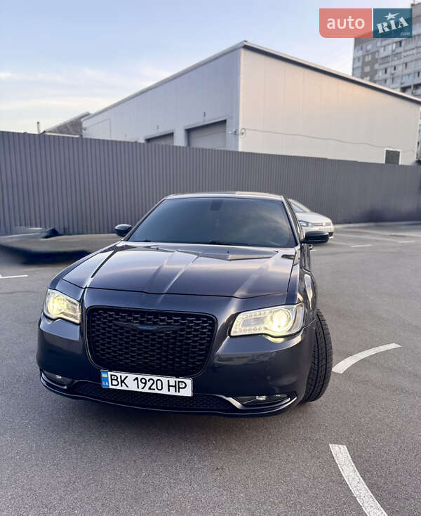 Седан Chrysler 300C 2017 в 