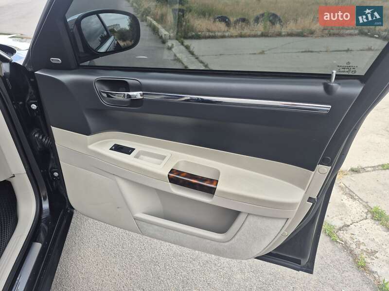 Седан Chrysler 300C 2005 в Херсоне