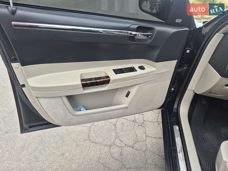 Седан Chrysler 300C 2005 в Херсоне