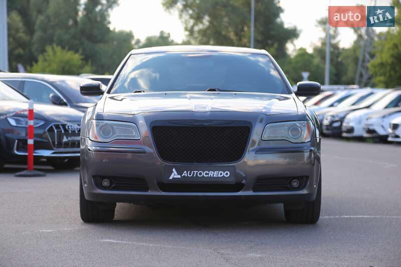 Седан Chrysler 300C 2013 в Киеве