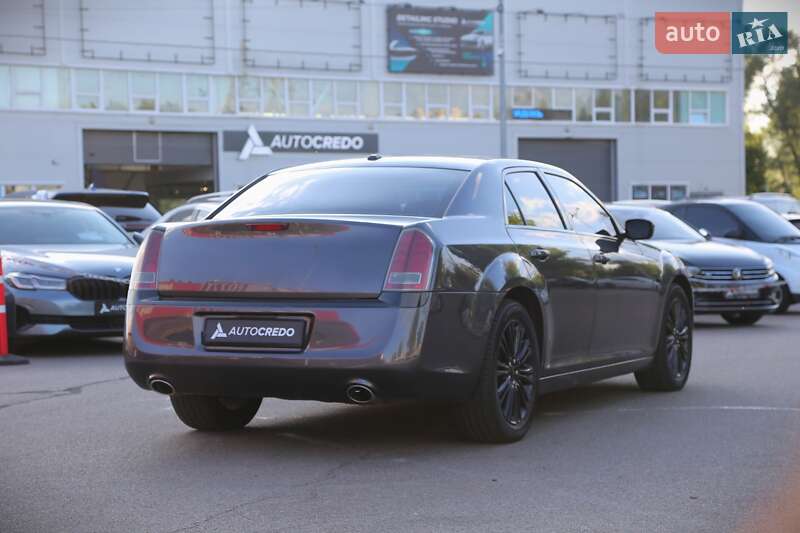 Седан Chrysler 300C 2013 в Киеве