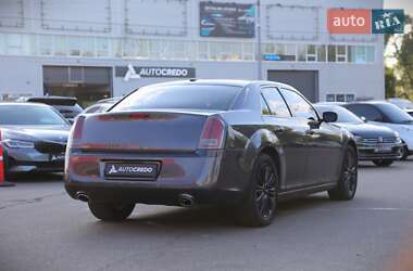 Седан Chrysler 300C 2013 в 