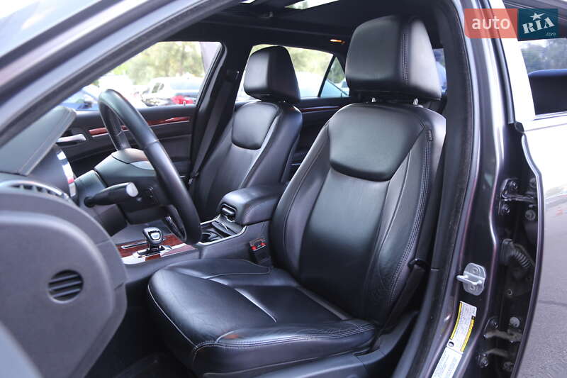 Седан Chrysler 300C 2013 в Киеве