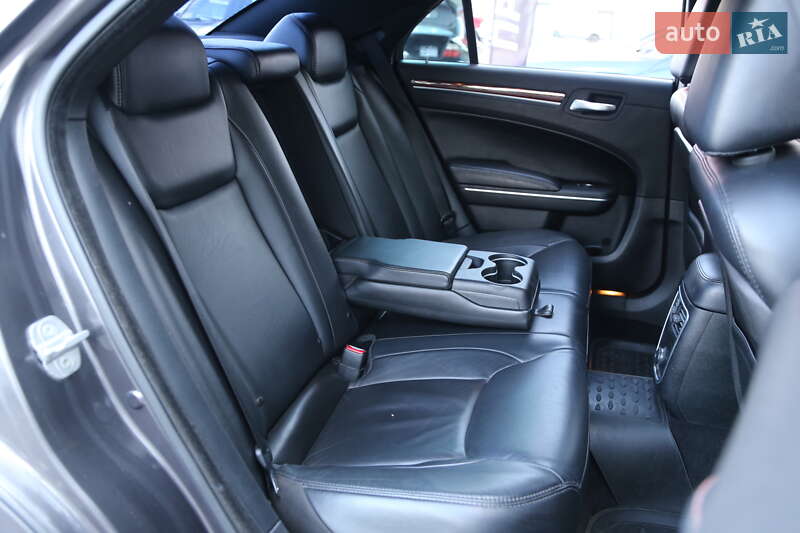 Седан Chrysler 300C 2013 в Киеве