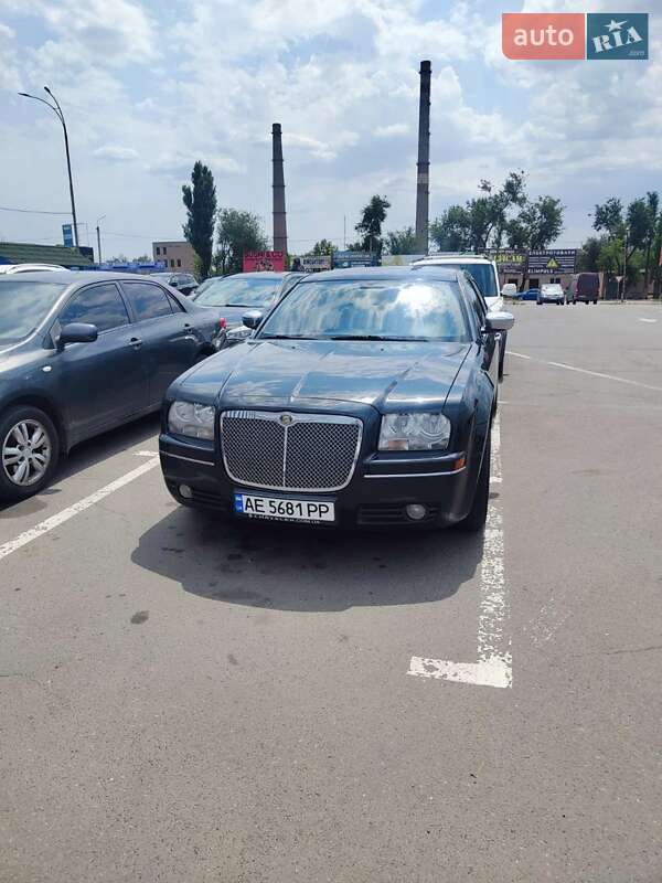 Седан Chrysler 300C 2005 в Кривому Розі